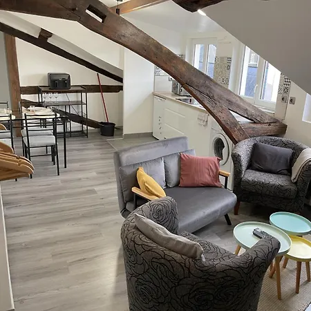 Charming 2 Bedroom For 5 Max Apartment *